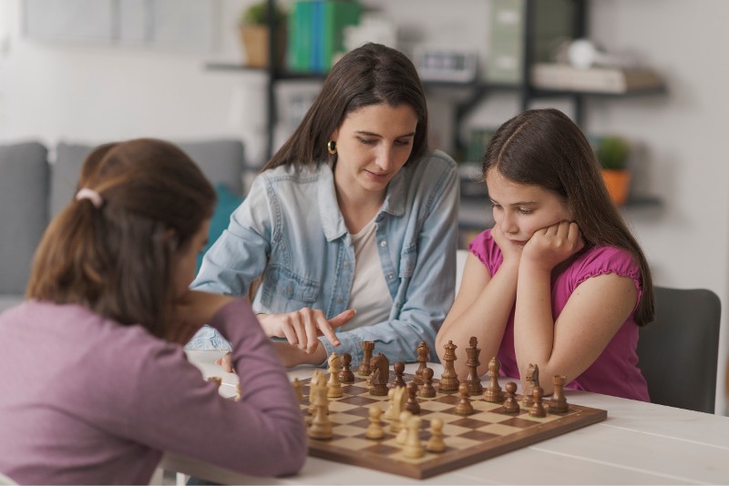 Women in chess Openingmaster2